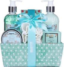 BRUBAKER Cosmetics Relaxing at Home Spa Bath Kit - Fresh Chamomile Scent - 7 Pcs