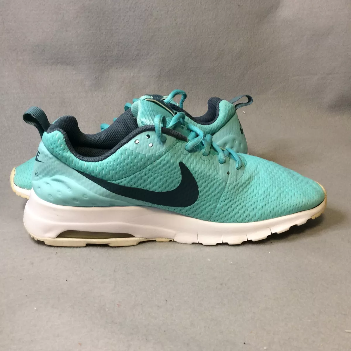 Teal blue sales nike shoes