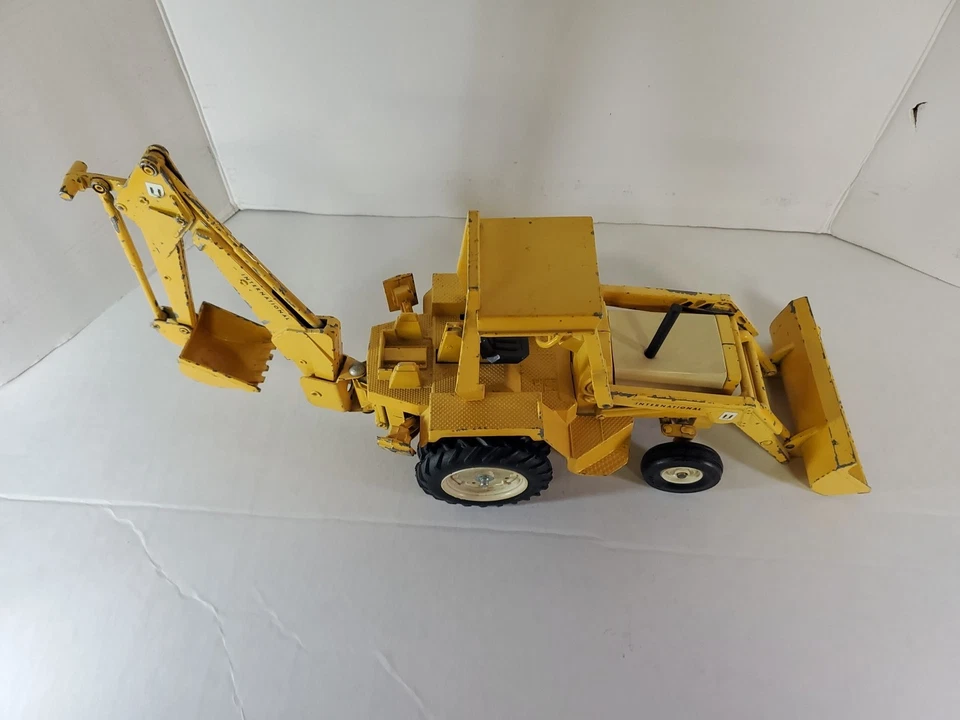 Vintage ERTL 1/16 International Harvester #472 Backhoe Loader Tractor Adjustable - Image 3 of 4
