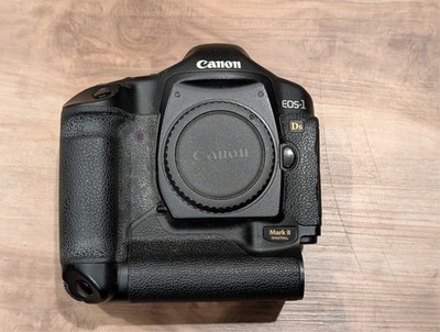 Low Shutter 40K!  Canon EOS 1Ds Mark II 16.7 MP Digital SLR Camera Body Only