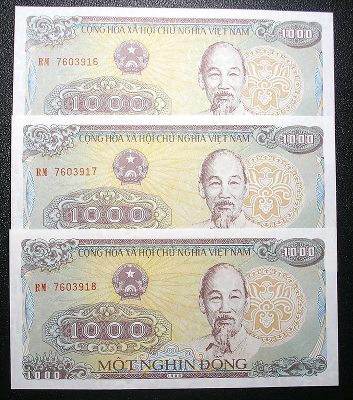 Three 1988 VIETNAM 1000 Dong Banknotes S/N-RM 7603937, 38 and 39 UNC.