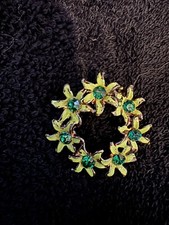 Vintage Brooch Green Rhinestone Wreath 1  