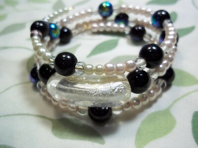 Small LT PINK & BLACK Glass BEAD Memory Wire Wrap Bracelet Beach Gypsy D-18