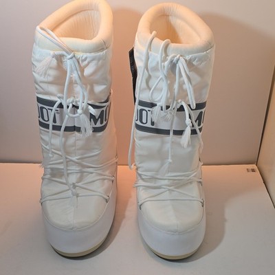 Moon Boot The Original Women's White Mid-Calf Lace-Up Insulated Snow Boots