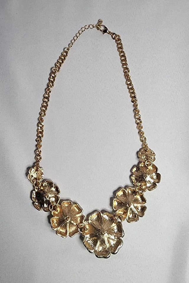 Floral necklace enamel crystal cream color gold tone 18" - Image 2 of 2