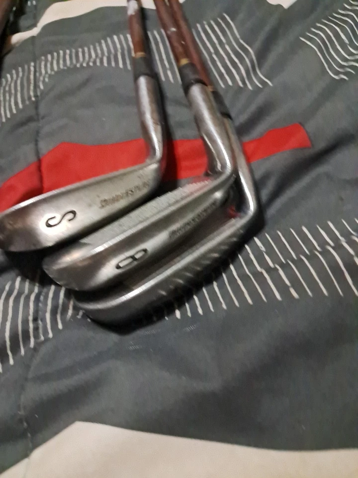 Used Bridgestone Righthanded Ladies precept 8 Clubs 4,5,6,7,8,S , 5 Cleek 22... - Image 3 of 4