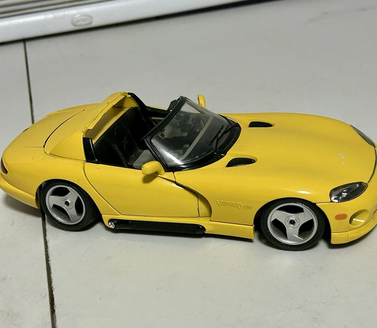Bburago Dodge Viper RT/10 Contemporary Manufacture Diecast Cars