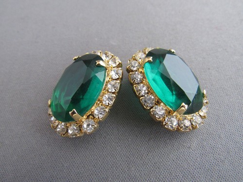 VINTAGE KIRKS FOLLY GOLD TONE CHUNKY GREEN OVAL RHINESTONE CLIPBACK EARRINGS - Picture 2 of 5