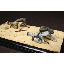 1/35 Resin 2 Soldiers Crawl forward Unpainted unassembled F916-lw