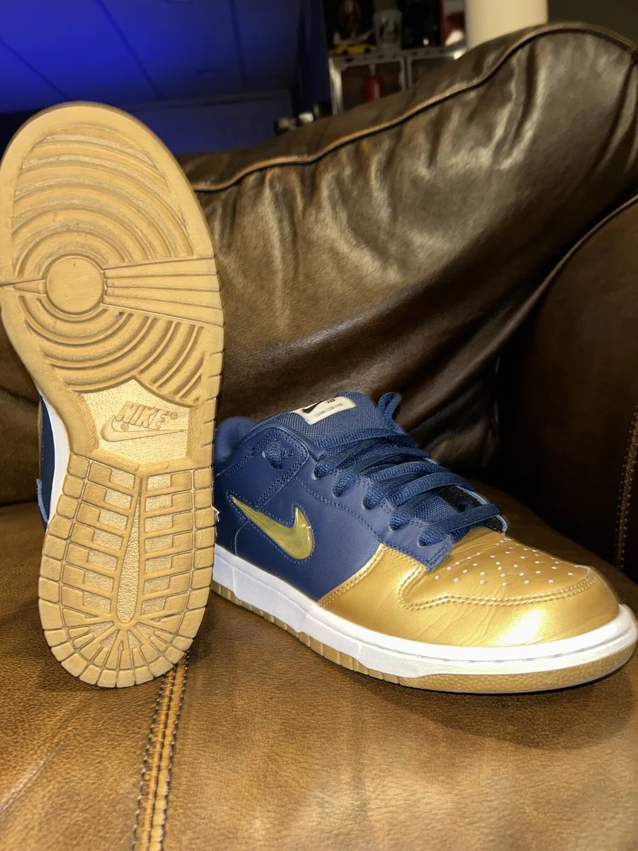 Size 9 - Nike SB Dunk Low QS x Supreme Metallic Gold 2019