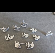 10 VINTAGE UNPAINTED METAL LEAD SOLDIERS.