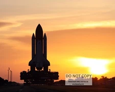 SPACE SHUTTLE DISCOVERY ROLLS TO PAD FOR STS-128 MISSION 8X10 NASA PHOTO (CC936)