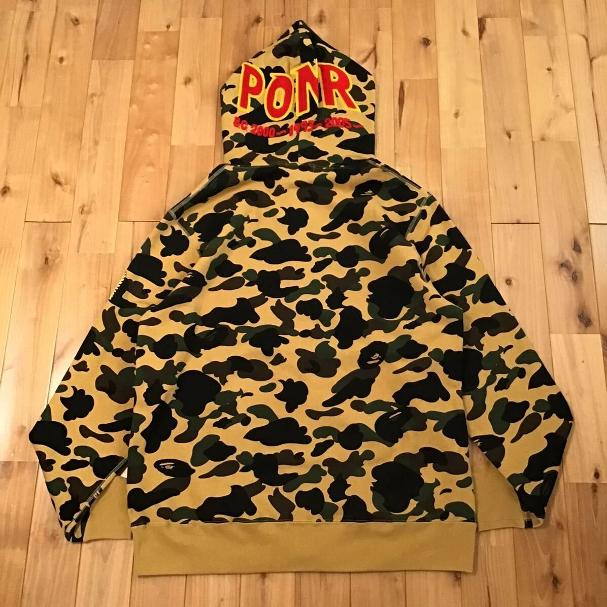 A BATHING APE (BAPE) una scimmia da bagno 1° parka squalo giallo mimetico XXL dal Giappone