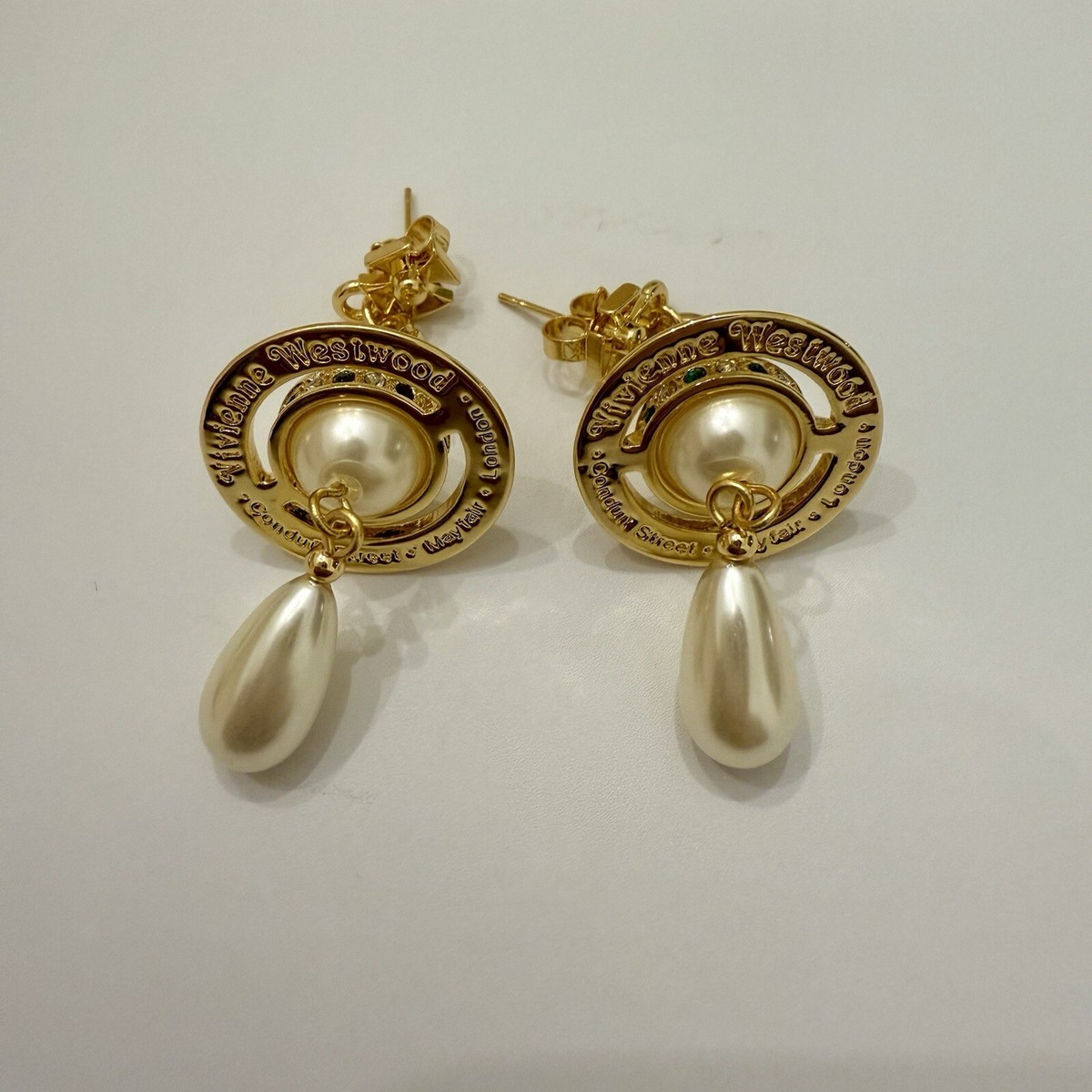 Vivienne Westwood ポップ金色のイヤリングと真珠. Vivienne Westwood Orb Pearl Drop Earrings Gold Tone With box