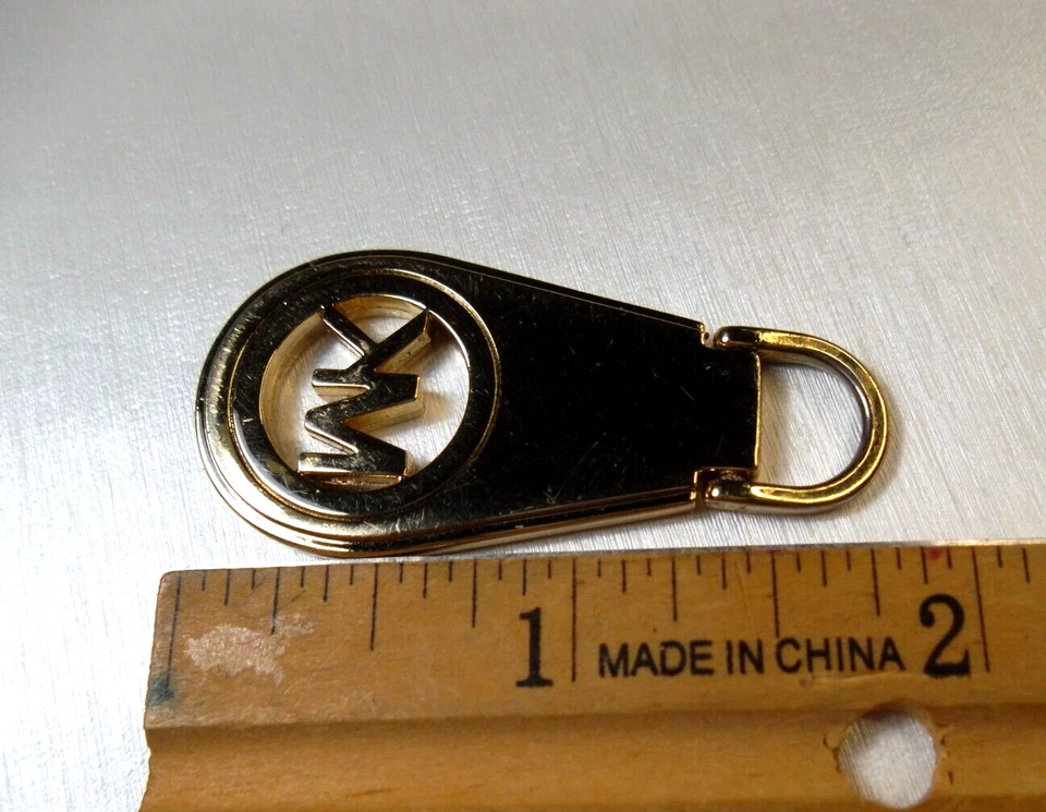 Michael Kors Bolso de Mano Grande Repuesto Cremallera Tirador Tono Dorado, 1 7/8 "x 7/8" Pulgadas Foto 3 de 4