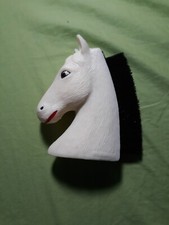 VINTAGE WHITE HORSE HEAD LINT BRUSH -PLASTIC-HONG KONG - 4.5"