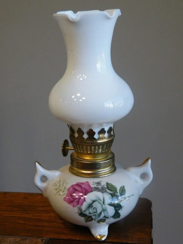 VINTAGE 6-1/2" TALL LAMP Rose Flowers RUFFLE Milk Glass TOP Hong Kong FREE SHIP