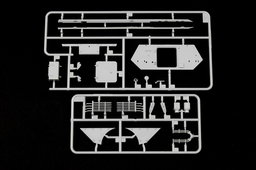 Trumpeter 1/35 01562 B1" Centauro" AFV Early Verslon(1st Series) - Picture 6 of 9