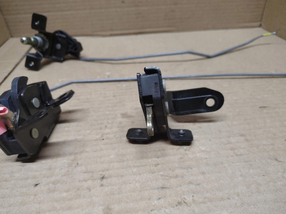 Pestillo de puerta trasera para pasajeros GMC Canyon 2004-12 con varillas/cables media puerta Foto 3 de 4