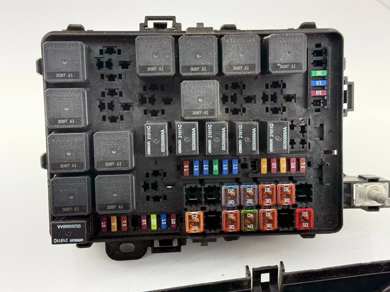 2014-2017 Maserati Ghibli M157 OEM Under hood fuse box block 444