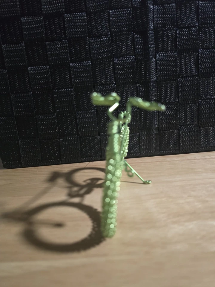 bicicleta de alambre hecha a mano Foto 2 de 4