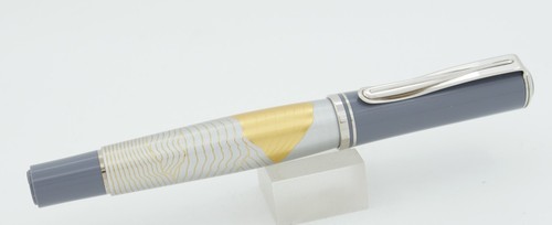 Pelikan M640 Mount Everest Special Edition Fountain Pen -18ct M Nib - Unused - Picture 3 of 7