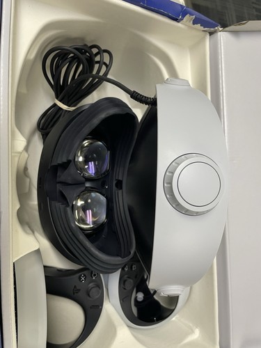 Sony PlayStation VR2 CFI-ZCVR1 for PS5 - White (IN-BOX w/ EARBUDS, CABLES) - Picture 4 of 12