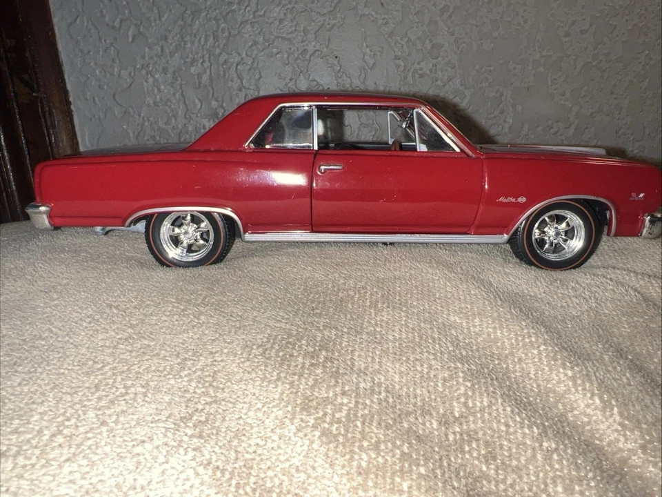 Chevy Chevelle SS 1965 Johnny Lightning #53769 escala 1:24 rojo fundido a presión Foto 4 de 4