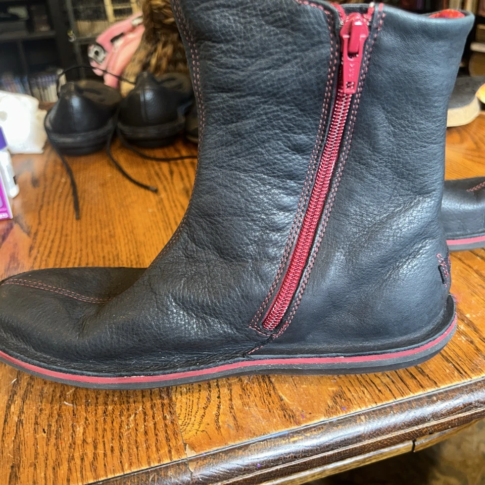 Bota Camper Energia Humana Beetle negra con botones rojos talla 6,5 Foto 2 de 4