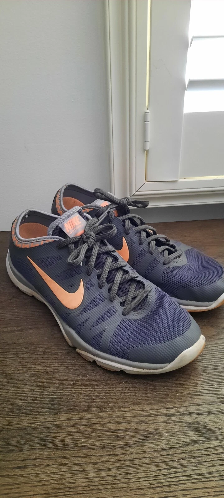 NIKE Women's Athletic Flex Supreme RUNNING SHOE 9.5 GRAY/PEACH