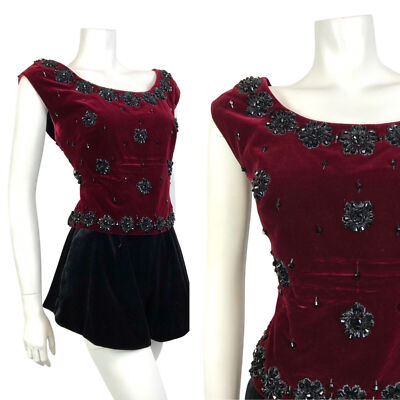 VINTAGE 60er 70er WEINROT SCHWARZ EDELSTEIN PERLEN BLUMEN DEKO GLAMOURÖS ÄRMELLOS TOP 12
