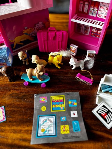 Lote aleatorio Barbie vintage piezas de salón de mascotas perro gato mucho que hacer - Imagen 7 de 7