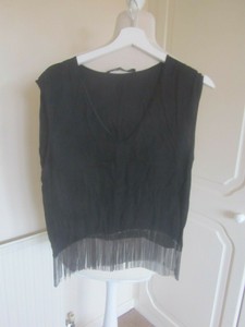 En muy buena condición Zara Woman Negro Escote en V blusa inferior del  Estaño Metal Flecos Talla M | eBay