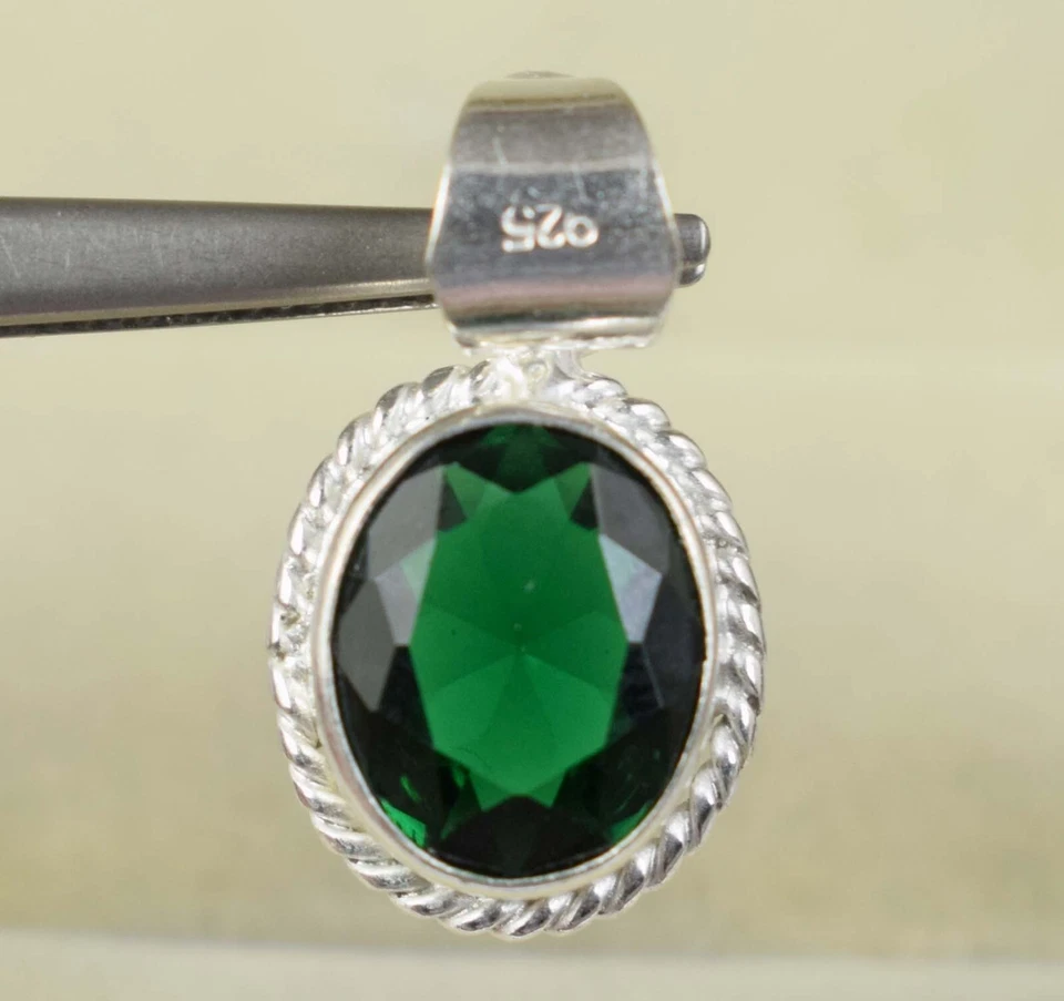 Colgante de piedras preciosas granate tsavorita verde ovalado natural de 5,45 quilates certificado ver video Foto 3 de 4