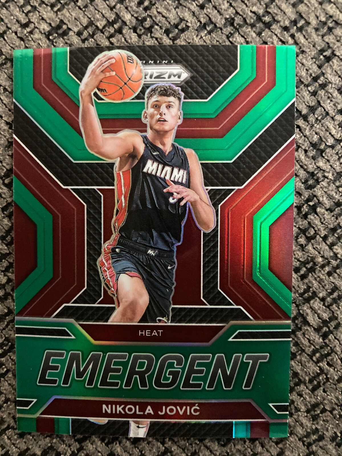 NIKOLA JOVIC 2022-23 Panini PRIZM "EMERGENT" GREEN ROOKIE Insert #17 Miami Heat