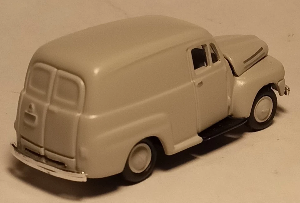 Camión con panel de entrega Ford F-1 1948 CMW Mini metales # 30144A gris abedul sin dec. HO Foto 3 de 3