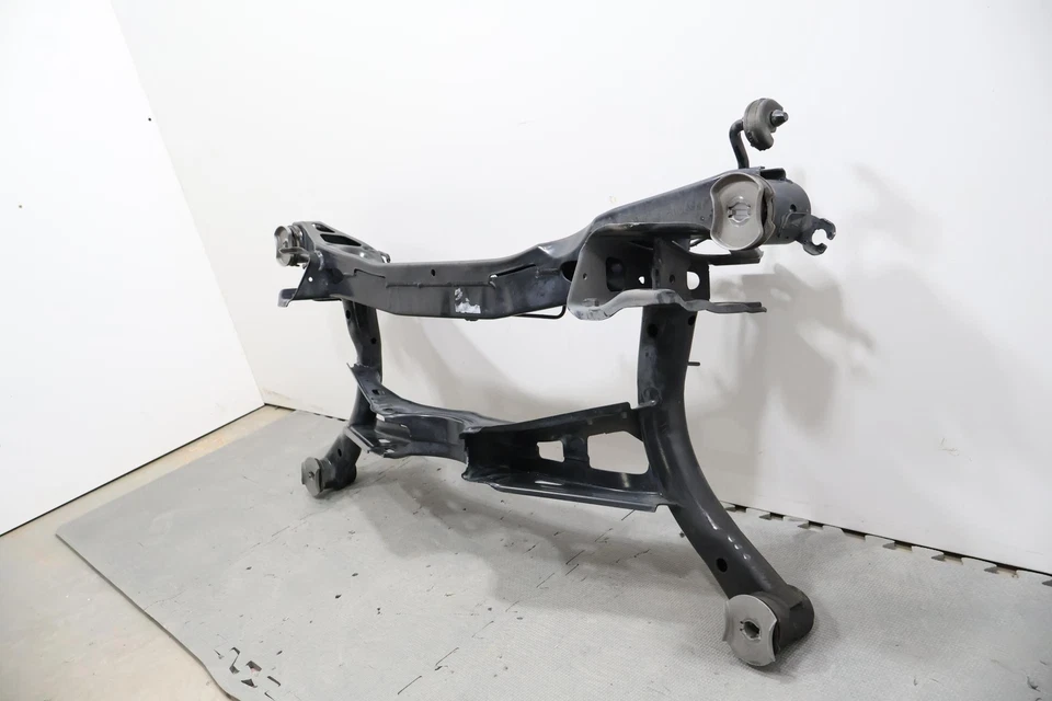 Volkswagen Arteon 2019-2021 tracción delantera tren de rodaje trasero subchasis travesaño OEM Foto 2 de 4