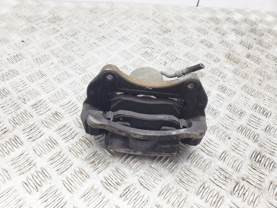 PINZA DE FRENO DELANTERA DERECHA LADO DEL CONDUCTOR HYUNDAI TUCSON MK3 1.6 DIÉSEL 2020 Foto 3 de 4