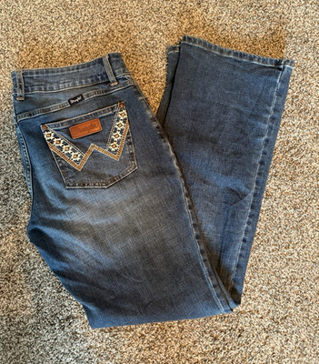 Wrangler Women's Blue Stretch Bootcut Denim Jeans Mid Rise Medium Wash 5-Pocket