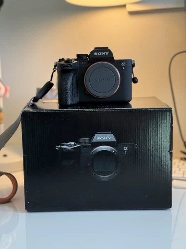 Sony Alpha 7 IV (a7M4) + hochwertiges Zubehörpaket zu verkaufen