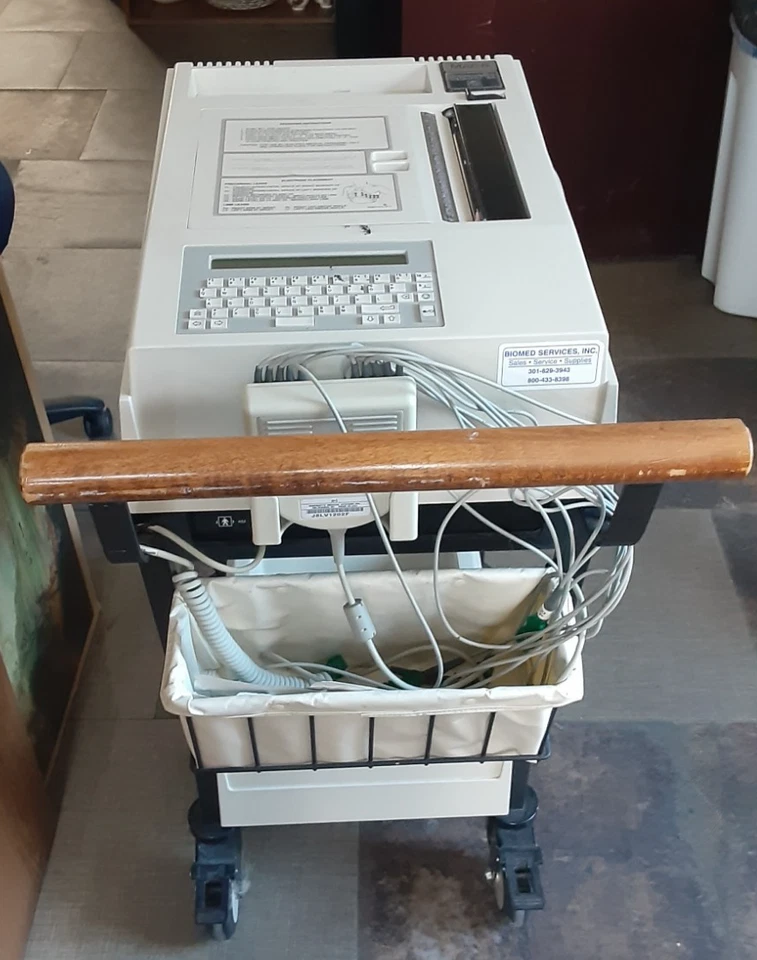 Máquina y carro de ECG Marquette MAC 6 Foto 2 de 4