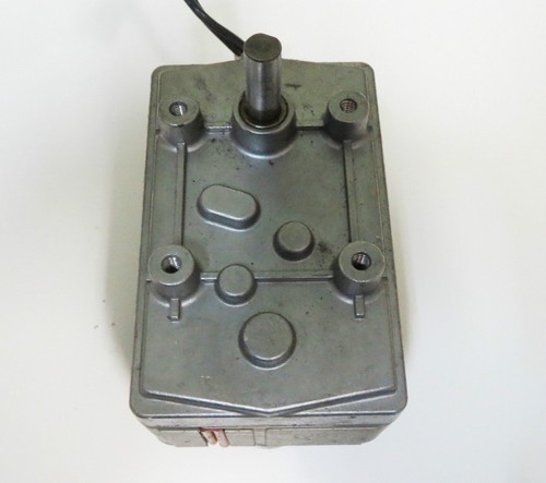 Japan Servo co, P630A-387 Induction Gear Head Motor 100VAC 100V AC 50/60Hz 65rpm - Picture 3 of 5