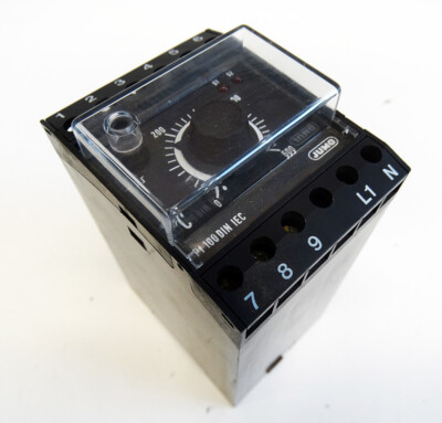 JUMO 701130/0251-001-02/205,245 STW''O'' 0-600 C 230VAC Temperaturbegrenzer -used-