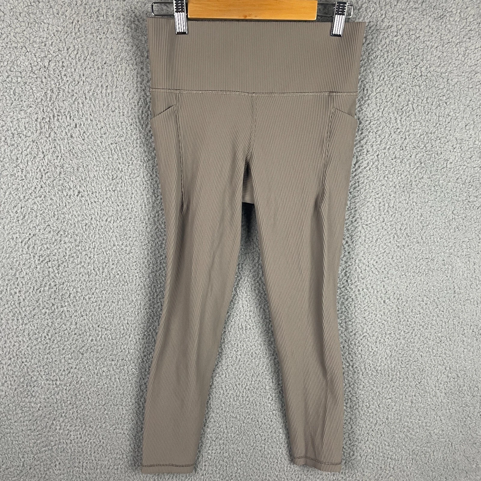 athleta salutation stash pocket ii rib 7/8 tight leggings