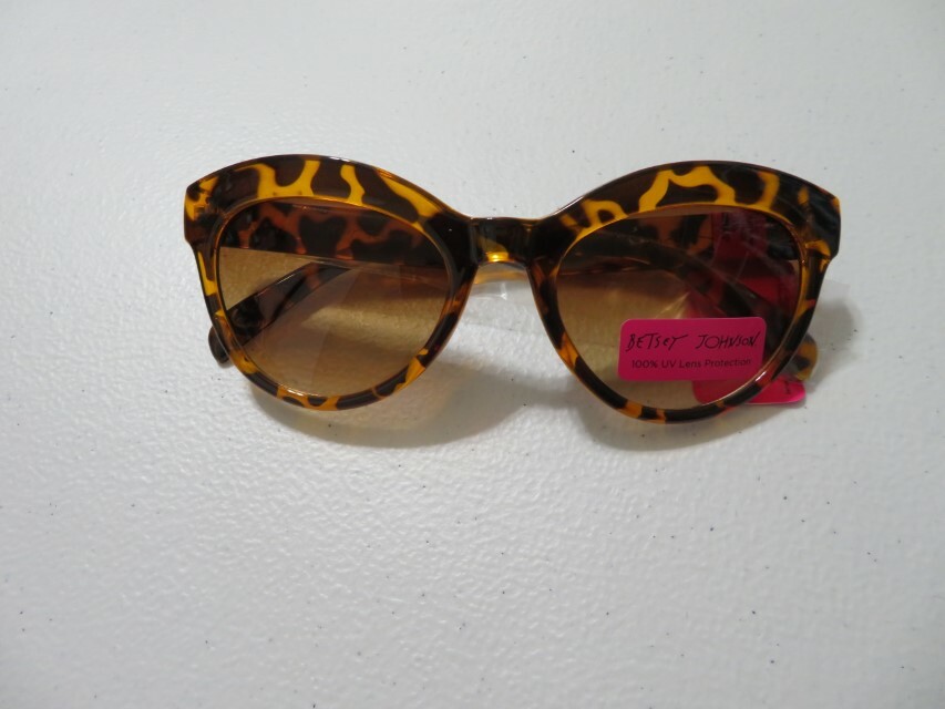 Betsey Johnson Oversize Sunglasses Tiger Stripe Frame Brown  display picture 3