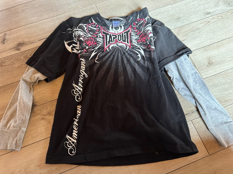 Vintage Y2K  long sleeved TAPOUT  shirt boys size L(14/16). Very good condition