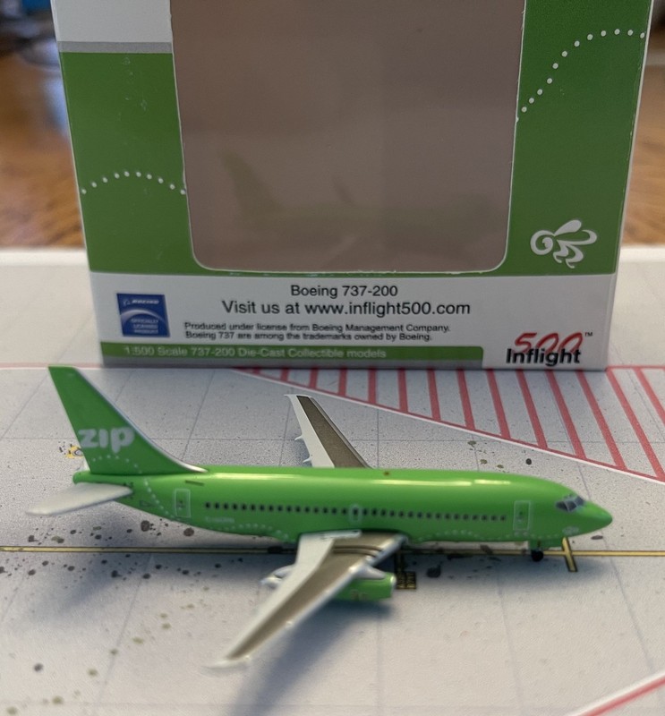 1:500 InFlight 500 Zip Airlines 737-200  (GREEN) C-GCPN IF5732017 VERY RARE