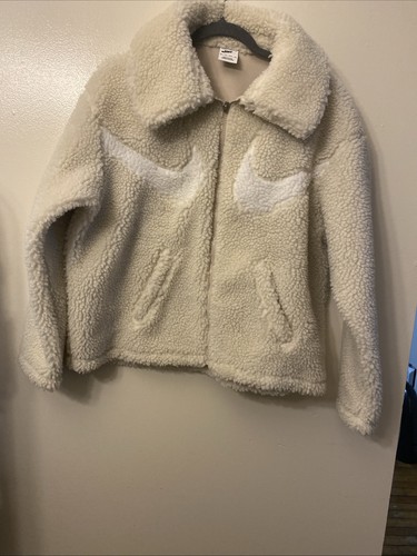 Nike Swoosh Full Zip Sherpa Jacket Beige/white Size X-small. Worn Once - Afbeelding 1 van 10