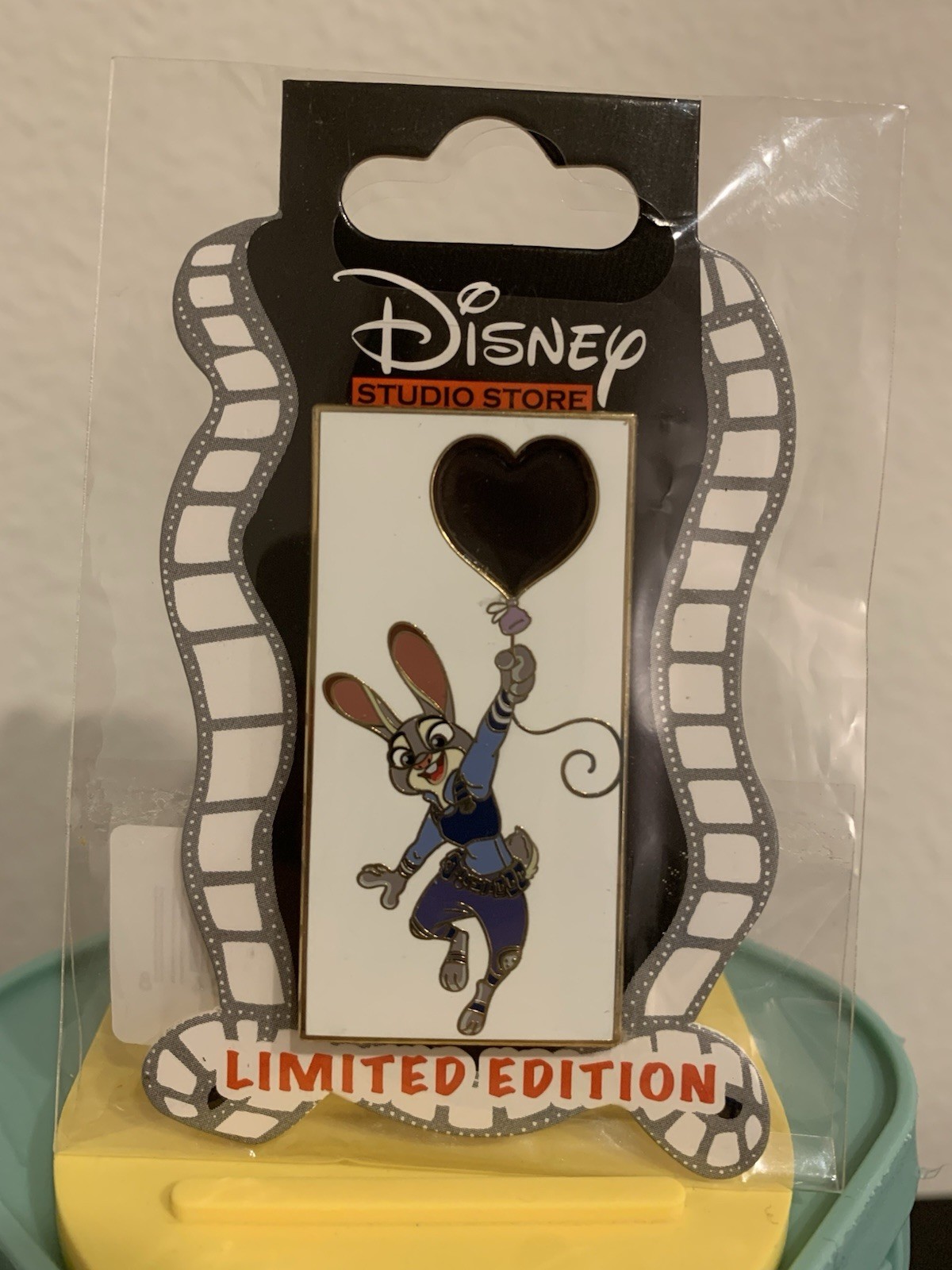 Disney DSSH Stained Glass Heart Ballon Valentine's Day Judy Hopps LE 400 Pin