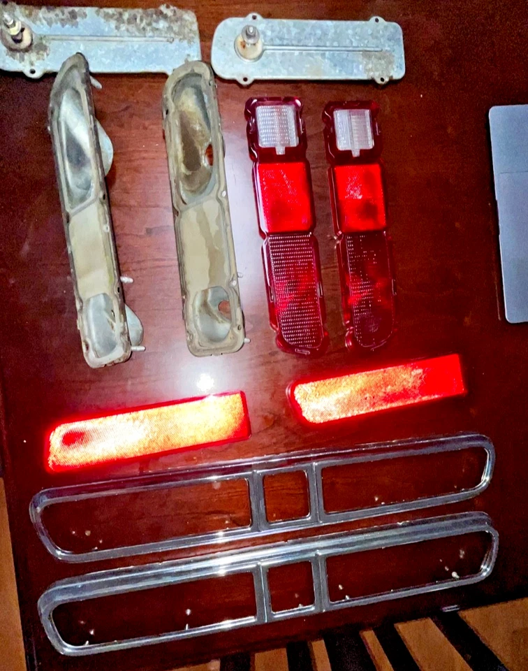 LEFT & RIGHT 1975 - 78 MERCURY BOBCAT FORD PINTO TAIL  ASSY EVERYTHING PICTURED! - Image 3 of 4